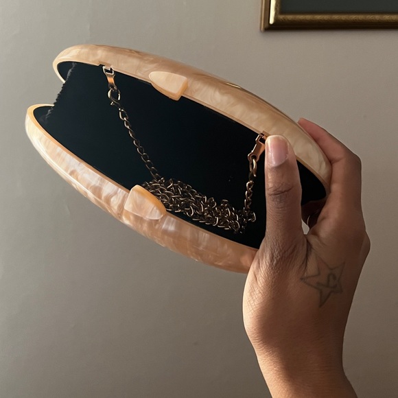 Amazon Women Shell Shape Clutch/Shoulder Crossbody Bag - Picture 3 of 9